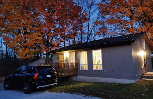Carden Cottage | 3 Bedroom Lakeside cottage in Lake Dalrymple 6 adults+kids