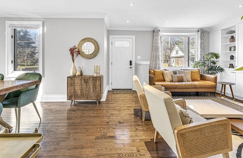 Clarkson-Lorne Park House | 3 Bedroom Peaceful Home