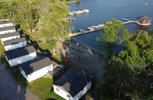 Lavigne Cottage | 3 Bedroom Pet Friendly Cottage