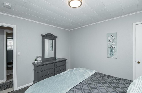East Side Pioneers Apartment | 3 bedroom showstopper near Mayo Clinic