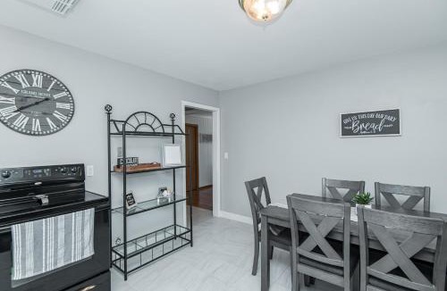 East Side Pioneers Apartment | 3 bedroom showstopper near Mayo Clinic