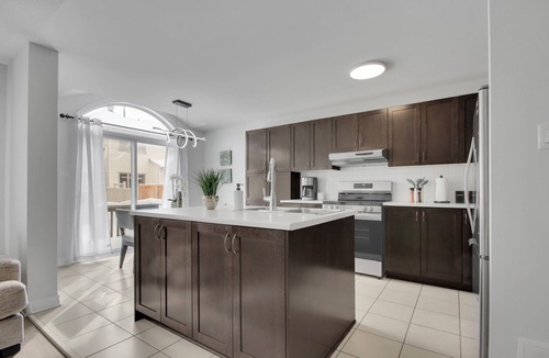 Ottawa Division House | 3-bedroom townhome in charming Ottawa with AC, WiFi. Enjoy your stay
