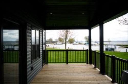 Roseneath House | 3 Bedroom Waterfront Cottage 12