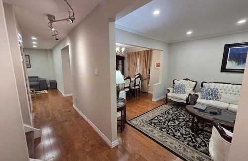 Mississauga House | 3-Bedrooms House in Mississauga with WiFi, AC, Parking. Main floor