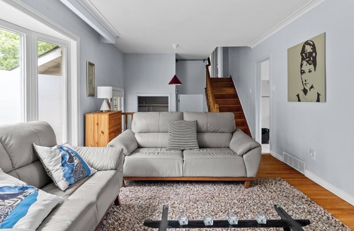 Clarkson-Lorne Park House | 3 BR House in Picturesque Neighbourhood