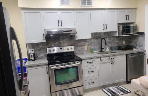 The Pocket Apartment | 3 BR House in Toronto Downtown