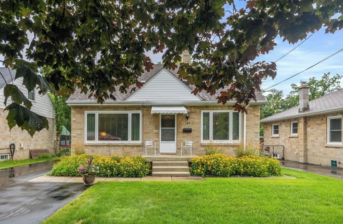 Rosedale House | 3 minute walk to nature trail