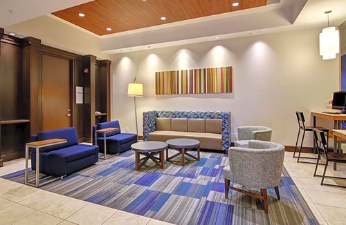 Richmond Hill Hotel | 3-Star Hotel ∙ Holiday Inn Express Hotel & Suites Toronto - Markham, an IHG Hotel
