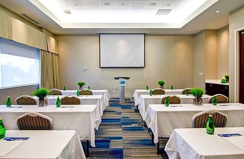 Richmond Hill Hotel | 3-Star Hotel ∙ Holiday Inn Express Hotel & Suites Toronto - Markham, an IHG Hotel