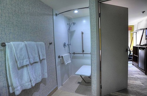 Northeast Mississauga Hotel | 3-Star Hotel ∙ Holiday Inn Express & Suites Toronto Airport West, an IHG Hotel