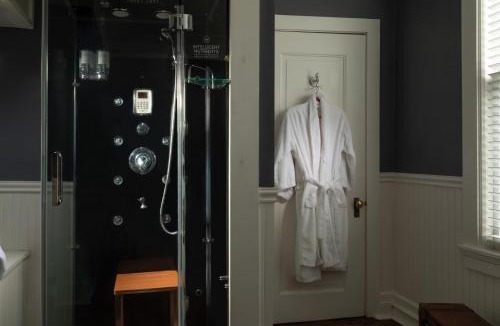 Downtown Minneapolis Bed & Breakfast | 300 Clifton