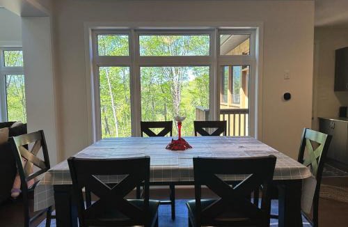 Dwight House | 3000SF Modern Cottage Algonquin, Muskoka 4 bedrooms 6 beds3 baths