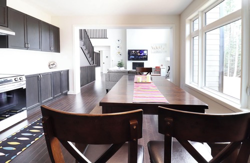 Dwight House | 3000SQF Private Retreat Modern Cottage AC Fibre Wifi Muskoka Algonquin