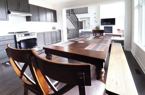 Dwight House | 3000SQF Private Retreat Modern Cottage AC Fibre Wifi Muskoka Algonquin