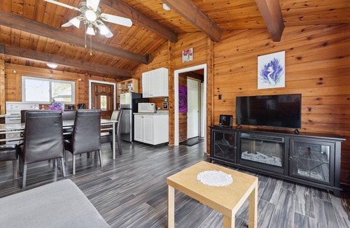 Brechin House | 3bdrm Cottage at Lake Simcoe