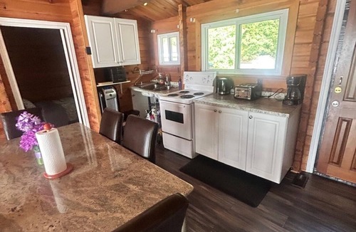 Brechin House | 3bdrm Cottage at Lake Simcoe