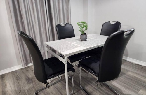 Churchill Meadows Apartment | 3Bdrm Home Near Ridgeway Food Hub & Shopping
