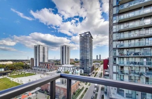 Regent Park Apartment | 3bdrm w/parking amazing view