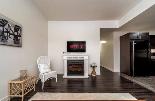 Jasper Place Apartment | 3BDRM Winter Haven - King Beds - Fireplace - Sleeps 10