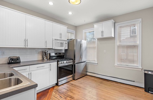 West Seventh House | 3br 2ba hse AC WiFi 3 blks to Xcel Event Center, dining,&bars 6.8 mls to airprt