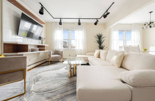 White Plains House | 3BR Home 1.5 Bath Garage Parking White Plains Near NYC