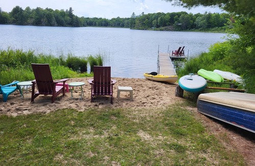 Central Frontenac Cottage | 4 Acres on the Lake, Sharbot Lake