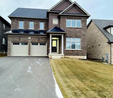 Port Colborne Apartment | 4-Bdrm Comfort with Fireplace mins from Downtown