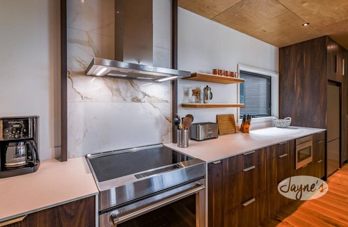Algonquin Highlands Cottage | 4 bedroom, 2 bath, New Build! Modern! Kawagama Lake!
