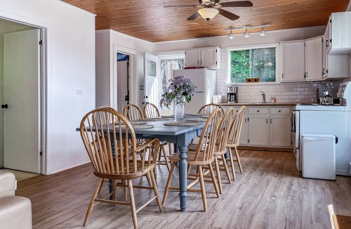 Muskoka Lakes Cottage | 4 bed 2 bath cottage on Lake Rosseau!
