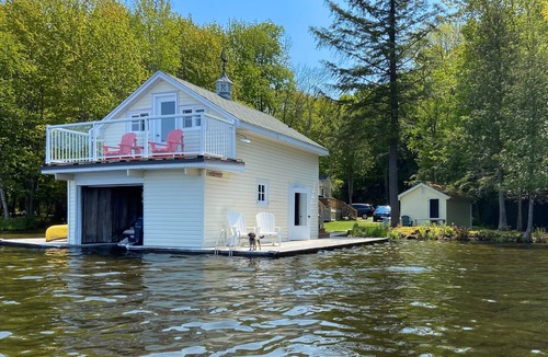 Muskoka Lakes Cottage | 4 bed 2 bath cottage on Lake Rosseau!