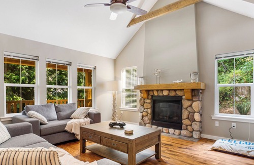 Lindell Beach Cottage | 4 Bed Cottage at Cultus + Pool & Private Hot Tub
