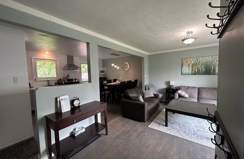 Peterborough House | 4-bedroom bungalow in tranquil Peterborough with AC, and putting green
