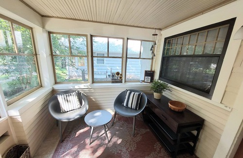 Southwest Minneapolis House | 4 Bedroom Bungalow in heart of Minneapolis