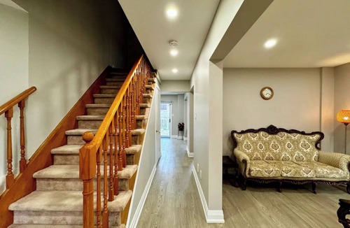 Ajax House | 4 Bedroom Calm and Cozy Family Home