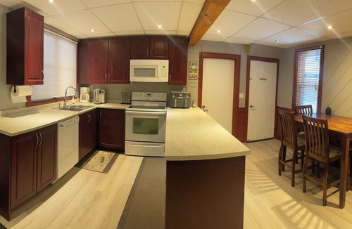 Manitoulin District House | 4 Bedroom Cottage On Manitoulin Island - Next to Sandy Beach!