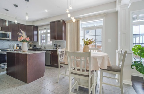 Bowmanville House | 4-bedroom house in charming Haydon with fitness room, WiFi, AC