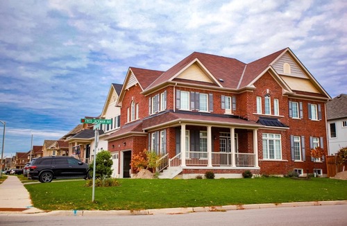 Bowmanville House | 4-bedroom house in charming Haydon with fitness room, WiFi, AC