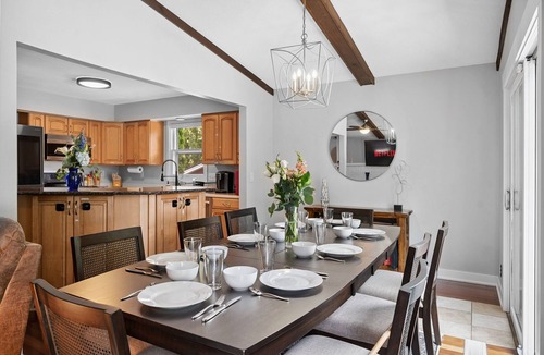 Mounds View House | 4-bedroom house in marvelous Mounds View with WiFi, AC