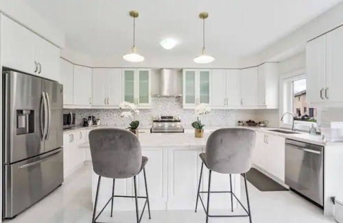 Bowmanville House | 4 bedroom house with free parking on premises