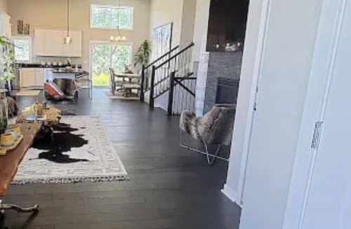Savage House | 4-bedroom vacation home 18 minutes from Mall of America