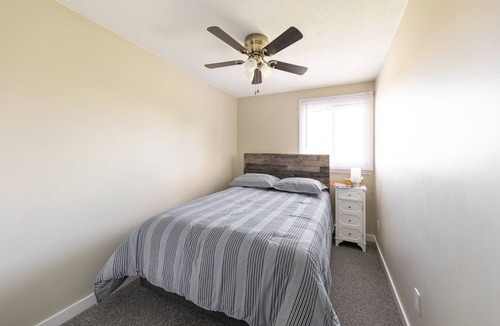 Windsor House | 4 BR Executive Town home, Indoor Pool, close to shopping, restaurants, and parks