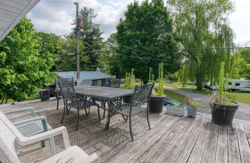 Frontenac House | 4-BR Luxurious Lake-house.