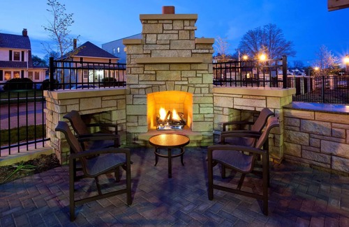 Kutzky Park House | 4 Comfortable Accommodation! Kitchen, Pet-Friendly, Indoor Pool!