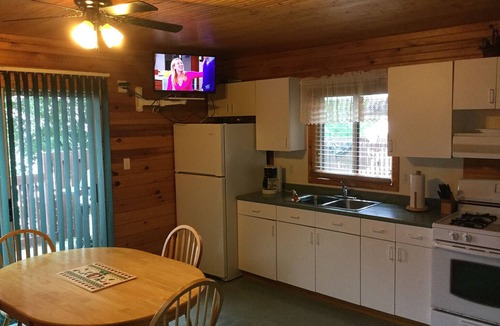 Harwood Cottage | 4 METERS from the lake! Luxury Cottage, Sauna, Heated pool