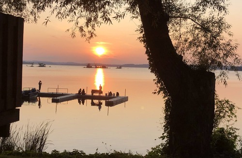 Harwood Cottage | 4 METERS from the lake! Luxury Cottage, Sauna, Heated pool