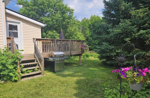 Callander House | 4 Minute drive to casino. Lake, park, marina, restaurants, stores 5 minute walk