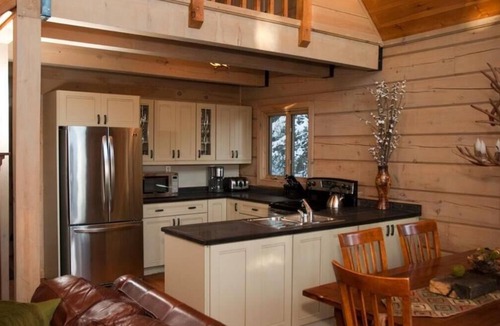 Dysart et al Cottage | 4 season log cottage on Kennisis Lake