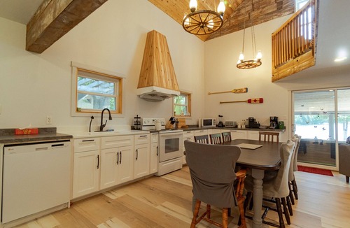 Perry Cottage | 4 season ★ Muskoka Cottage ~ Beach ~ 5 Beds ~ Arrowhead~ North of Hunstville