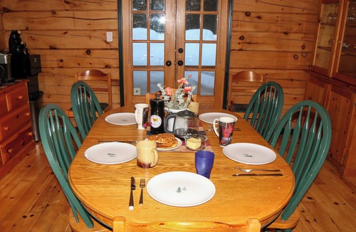 Algonquin Highlands Cottage | 4-Season Private Log Cottage on Kawagama Lake, fireplaces, sunroom, dock, Wifi