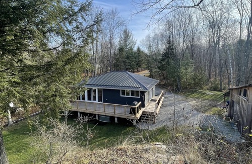 Rideau Lakes Cottage | 4 seasons Lake house- ice fishing and snowmobile trails